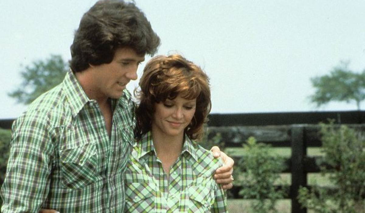 Imagine Stire Cum a ajuns să arate Victoria Principal, celebra Pamela din Dallas. Actrița ajunsă la 73 de ani pozează rar fără ochelari de soare – GALERIE FOTO | 2review.ro