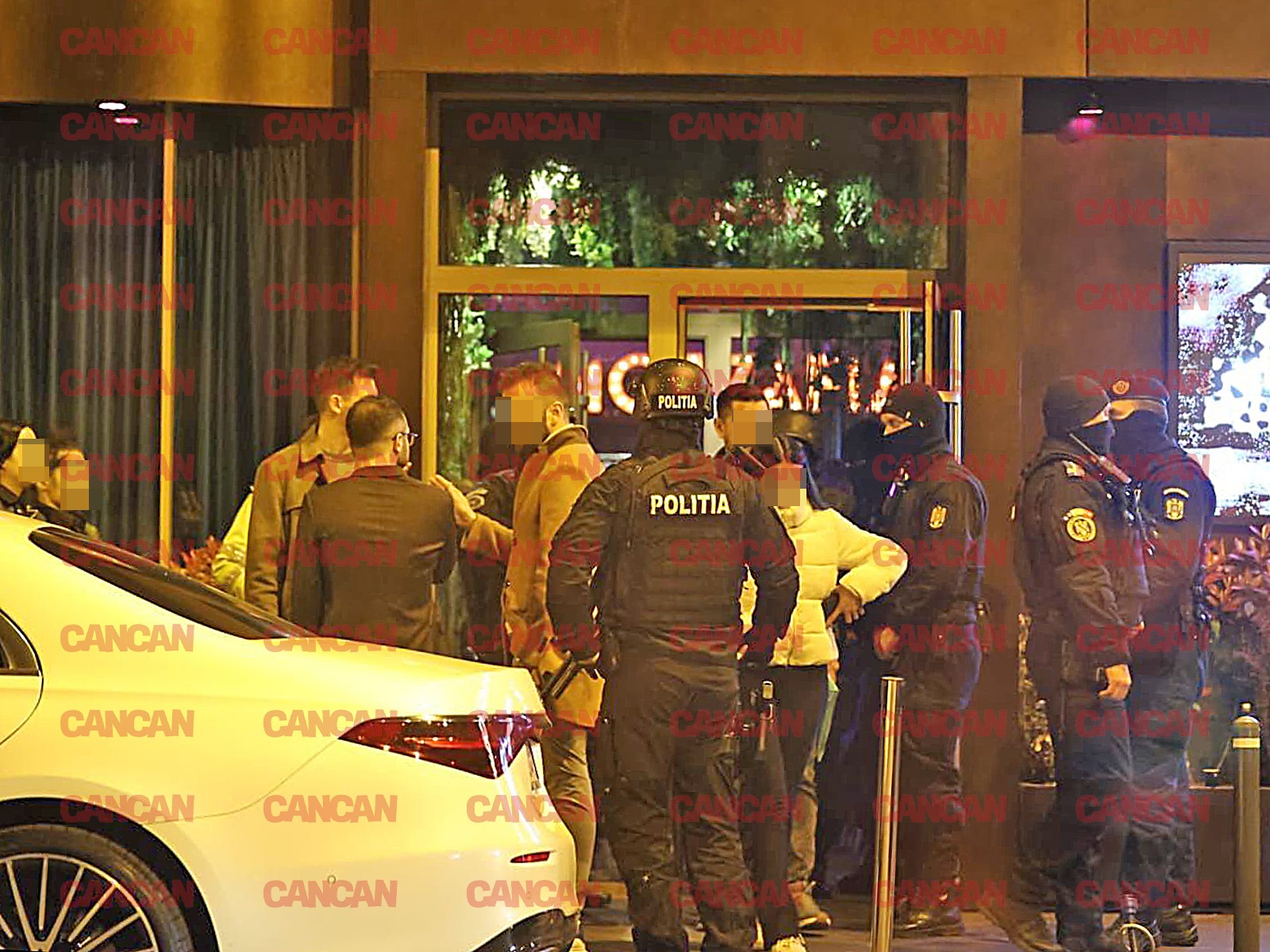 Mascații au descins la Mozzafiato