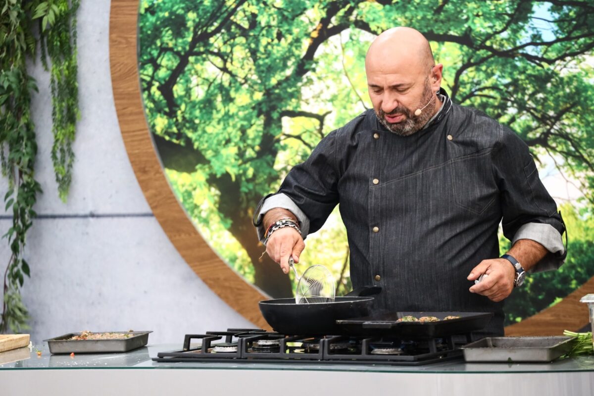 Imagine Stire Ce preț prohibitiv percepe Cătălin Scărlătescu pentru produsele care îi poartă numele. Kilogramul de drob de miel costă o avere | 2review.ro