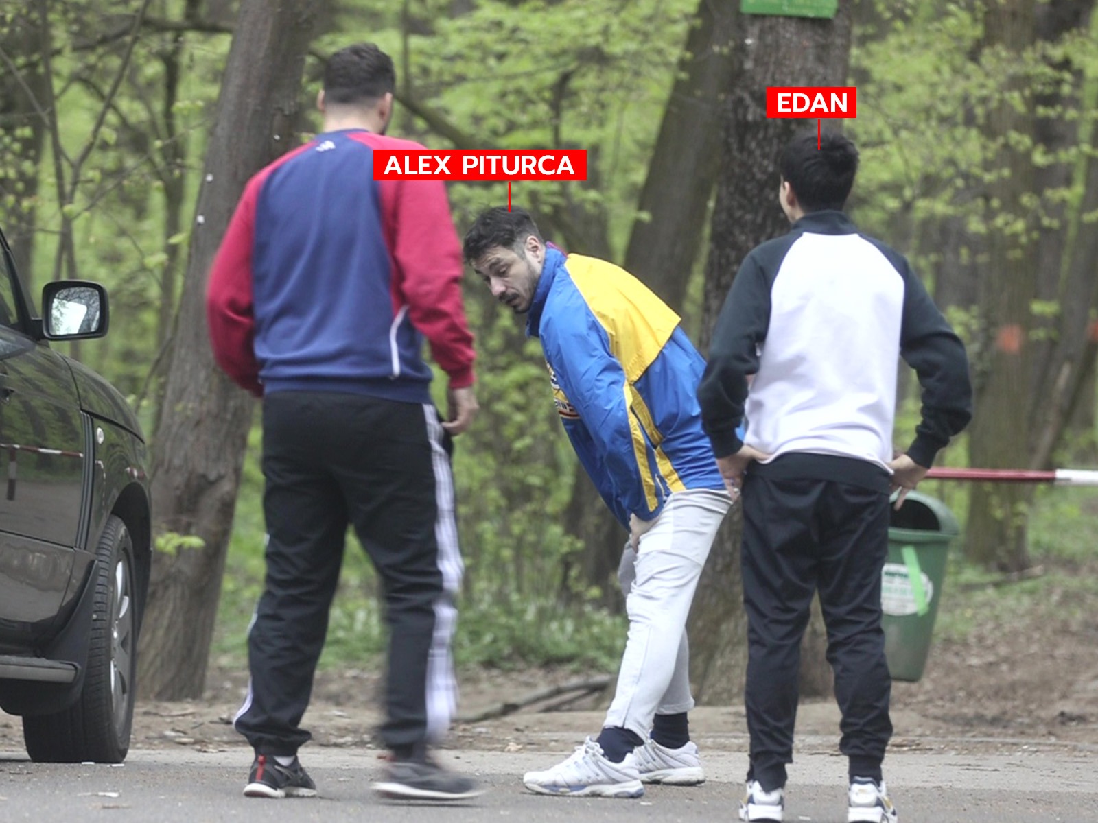 Edan privește cu atenție și încearcă să 