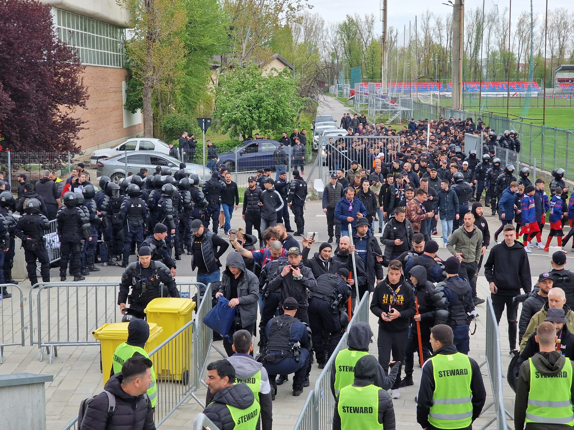 Controale severe la porțile stadionului