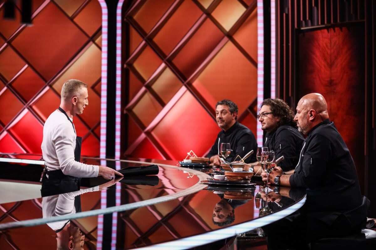 Imagine Stire Fanii l-au desființat pe Florin Dumitrescu și pe familia lui. Vedeta de la Chefi la cuțite a trăit momente dificile în trecut | 2review.ro