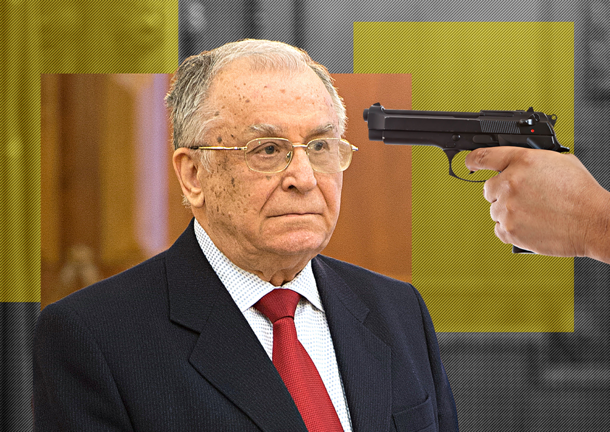 Imagine Stire Col(r)dr. Niță Dan Laurențiu rupe tăcerea la 12 ani distanță după ce Ion Iliescu ar fi fost la un pas să fie împușcat în cap. “S-a întâmplat în camera de arme! Domnul președinte…” | 2review.ro