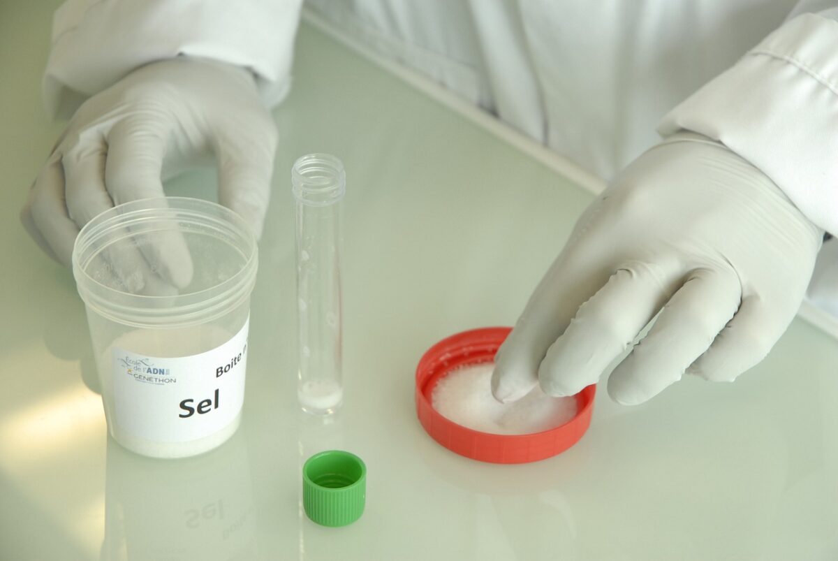 Imagine Stire Un bărbat a făcut un test ADN, dar ceea ce a descoperit l-a marcat pe viață. Ce secret a ieșit la iveală după 18 ani de căsnicie | 2review.ro