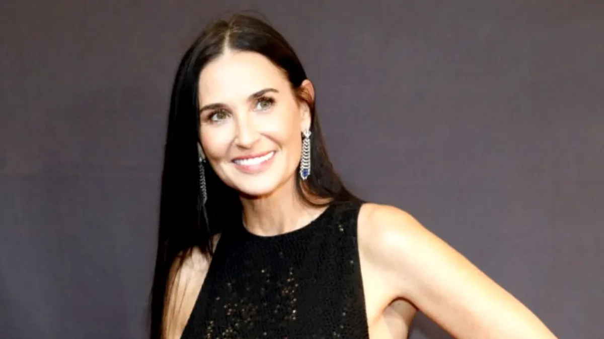 Imagine Stire Demi Moore, în costum de baie la 60 de ani! Fotografia cu care actrița a încins internetul: „Timpul nu stă pe loc” | 2review.ro