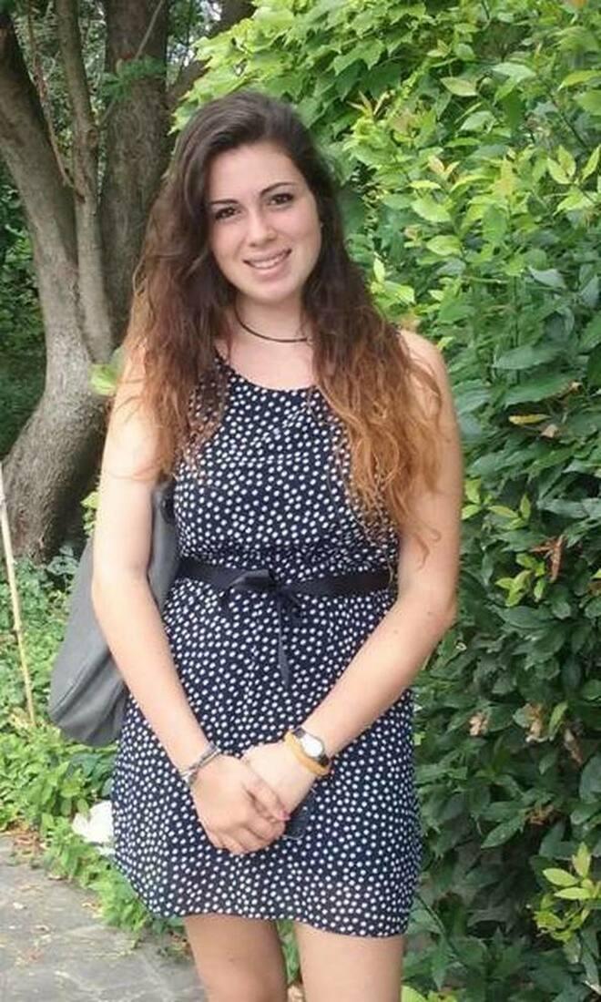 Și-au condamnat fiica de 17 ani la moarte! Au refuzat chimioterapia și au tratat leucemia tinerei cu acupunctură și vitamina C