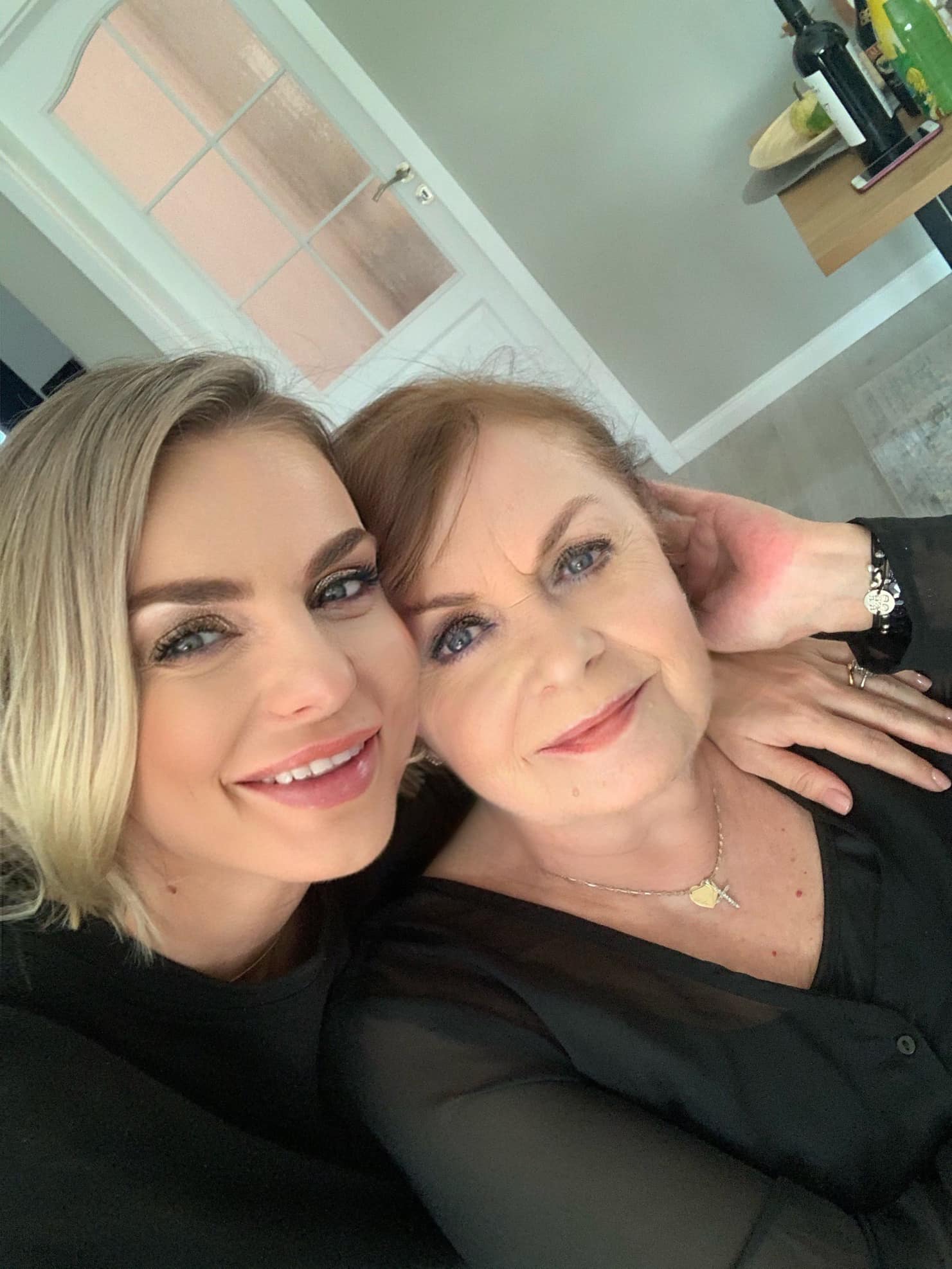 Jojo și-a dezamăgit mama, care dorea ca fiica sa să fie contabilă (Foto: facebook)