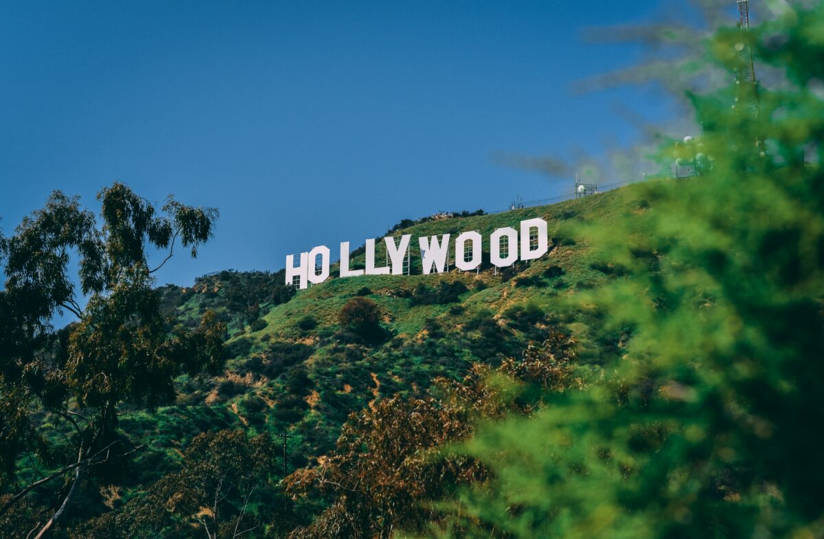 Imagine Stire Bucureșteanca devenită în scurt timp star la Hollywood. Asemuită cu Greta Garbo, a înlocuit-o pe celebra Marlene Dietrich. A jucat alături de alți monștri sacri ai marelui ecran: Katharine Hepburn, Cary Grant | 2review.ro