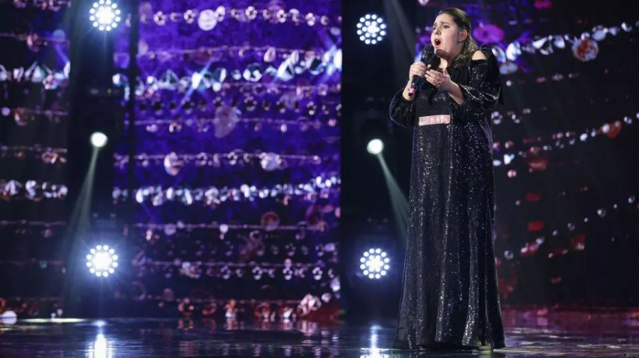 Imagine Stire Cine este Katrinel Prisăcaru, concurenta de la Românii au Talent de care Mihai Bobonete și Dragoș Bucur au râs. Jurații și-au cerut iertare, imediat după prestația tinerei de 23 de ani | 2review.ro