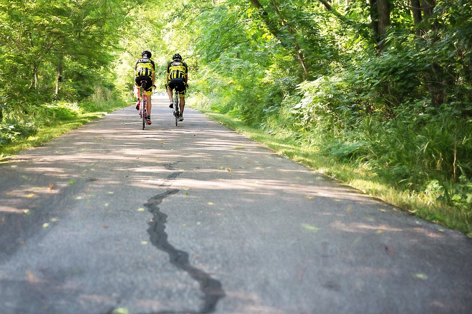 Tragedie în Vrancea! Un bărbat care făcea parte dintr-un grup de cicliști a murit în timp ce pedala