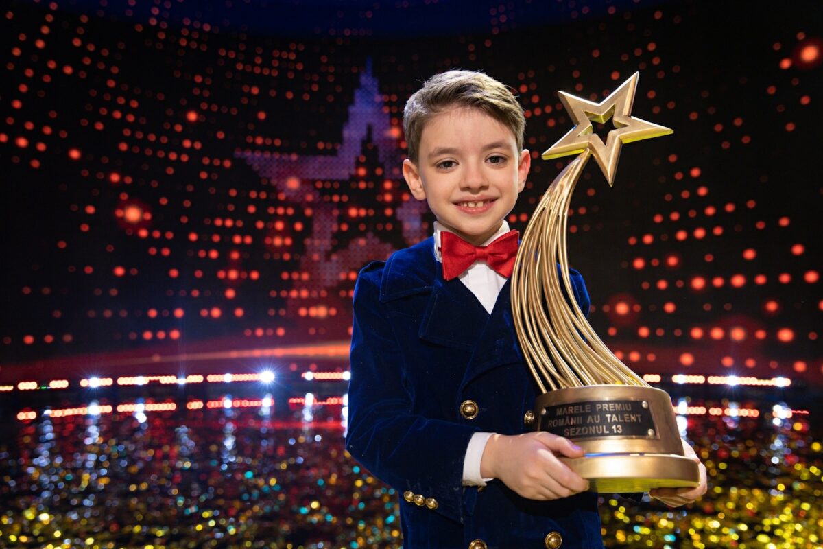 Imagine Stire Ce s-a întâmplat după ce Rareș Prisacariu a câștigat marele premiu de la Românii au talent. Românii sunt revoltați | 2review.ro