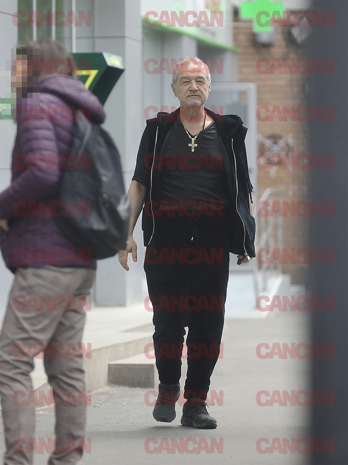 Gigi Becali iese triumfător din bancă