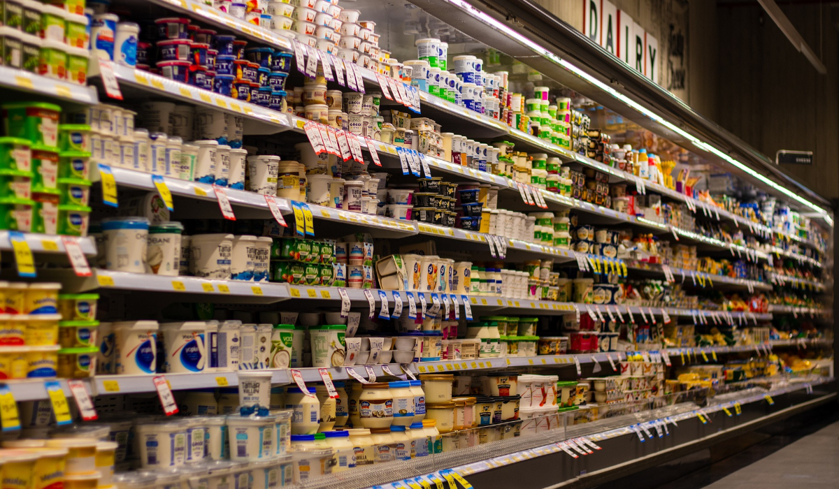 De necrezut! Ce a putut să găsească un român într-o cutie de lapte luată dintr-un supermarket din Satu Mare: „Doamne ferește!”