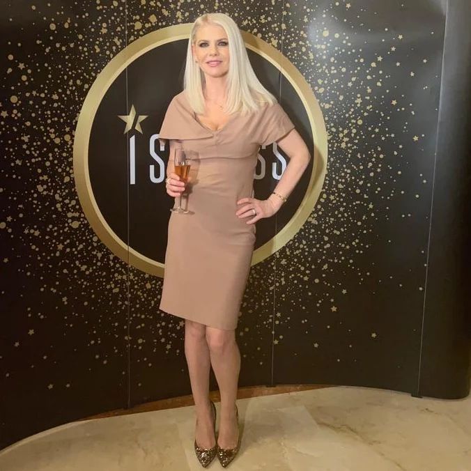 Imagine Stire Declarații controversate! Adina de la Heaven își susține partenerul să își mai ia trei soții: „Dacă vrea cu sânii mari să-și aducă” | 2review.ro