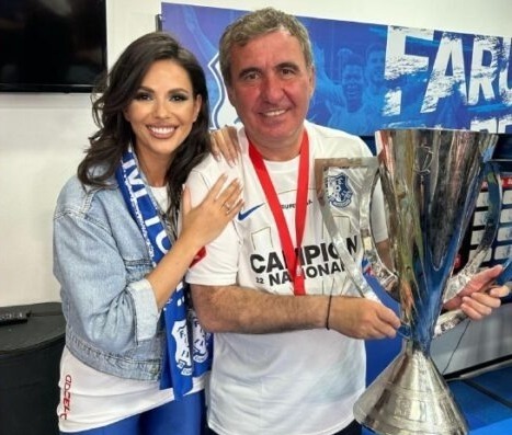 Imagine Stire Cine este diva sexy care s-a pozat cu Gică Hagi duminică noaptea! Are un istoric amoros bogat și o pasiune pentru fotbaliști | 2review.ro