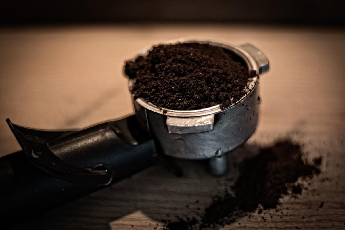Mit sau realitate: zaţul de cafea este bun pentru flori? Ce trebuie să faci, de fapt