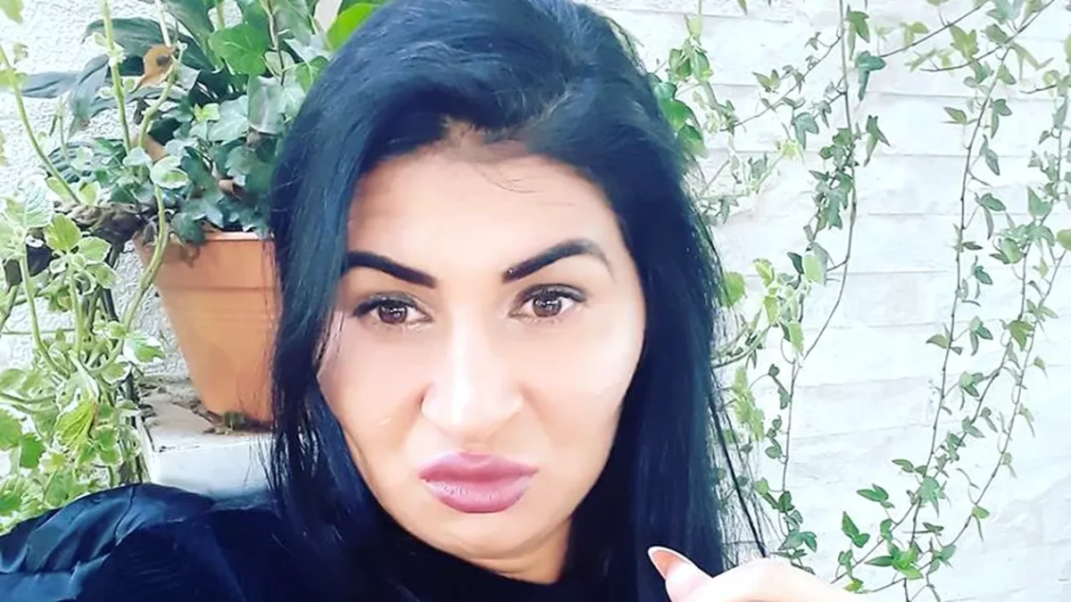 Imagine Stire Fiica lui Ioniță de la Clejani a fost jefuită! Hoții i-au spart casa și au lăsat-o cu pagube considerabile pe Ramona Manole: „ E cineva care mă tot filează” | 2review.ro