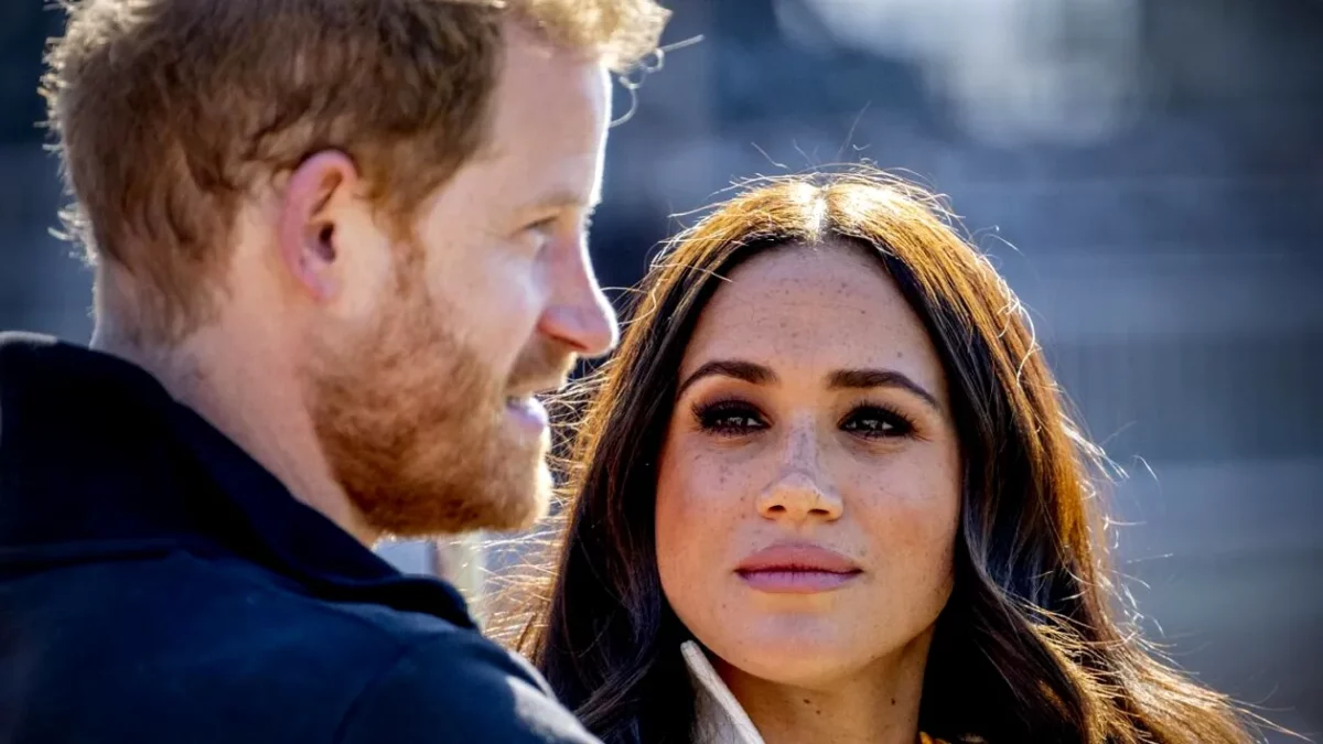 Imagine Stire Prințul Harry și Meghan Markle, la un pas de moarte! Cei doi erau în mașină, e știrea zilei de astăzi, 17 mai | 2review.ro