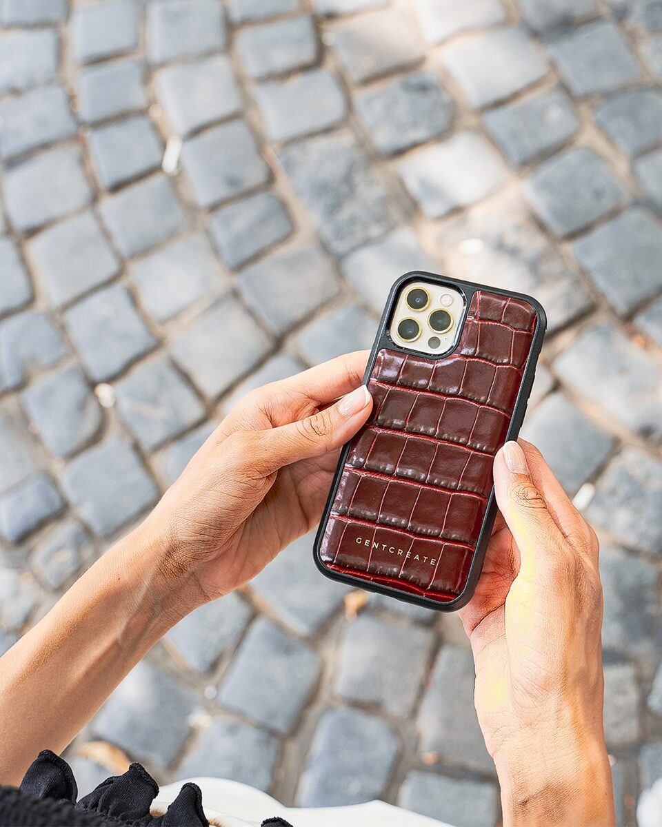 Imagine Stire Nu mai pune telefonul la încărcat înainte să îi scoți husa. Iată ce se poate întâmpla, de fapt | 2review.ro