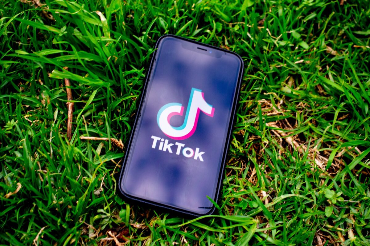 Maia a murit după ce a urmărit videoclipuri „înfricoșătoare” pe TikTok. Părinții tinerei nu își pot reveni din șoc