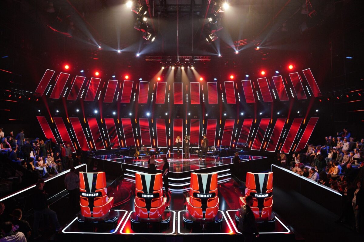Imagine Stire Apariție surprinzătoare pe platoul PRO TV, la Vocea României. Prezența pe scaunul juratului a atras zeci de mii de aprecieri | 2review.ro