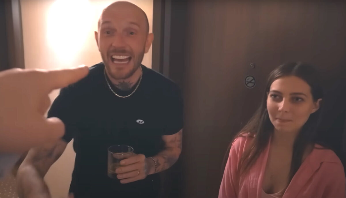 Imagine Stire Cătălin Bordea, filmat beat-turtă într-un hotel din Piața Neamț. Scandal și manele pe hol, la ora 5:06 dimineața | 2review.ro