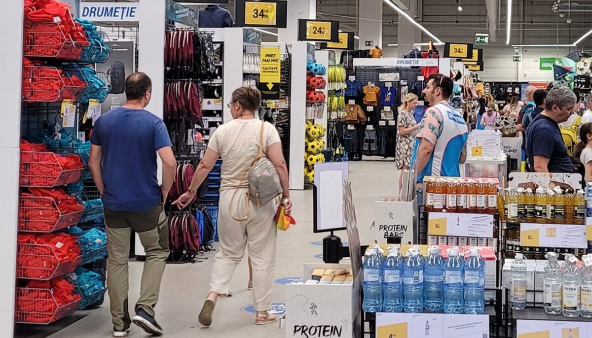 Povestea „băiatului cu vestă albastră” de la Decathlon București: „Era surdo-mut”