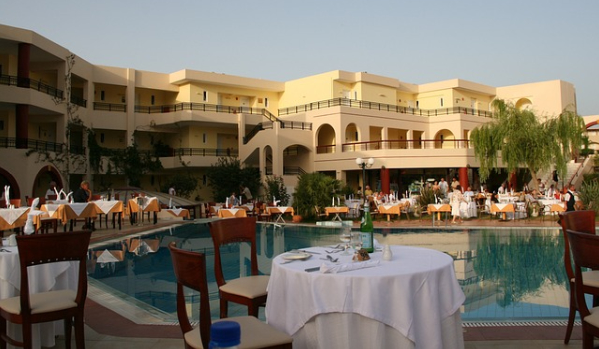 Vacanța unui român s-a transformat într-un coșmar. Ce a pățit când a ajuns la hotelul din Grecia: „Am plătit niște bani…”