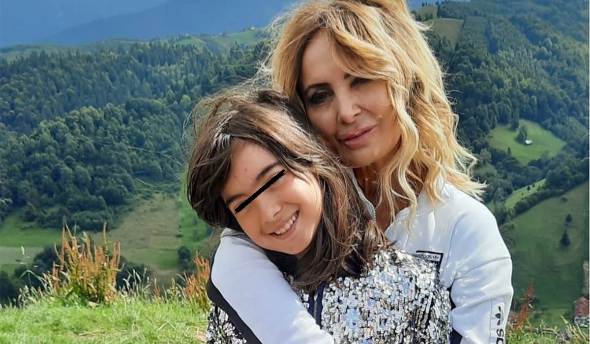 Imagine Stire Clipe de panică pentru Daniela Gyorfi! Fiica artistei, snopită în bătaie la școală: „Și-a spart capul, a ajuns la spital” | 2review.ro