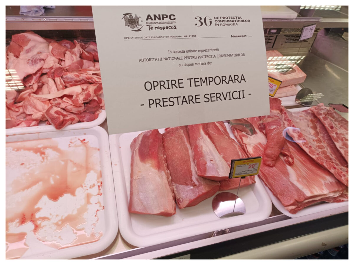 Celebra fabrică de mezeluri a fost închisă! Ce au descoperit inspectorii ANPC, iar tone întregi de carne au fost retrase