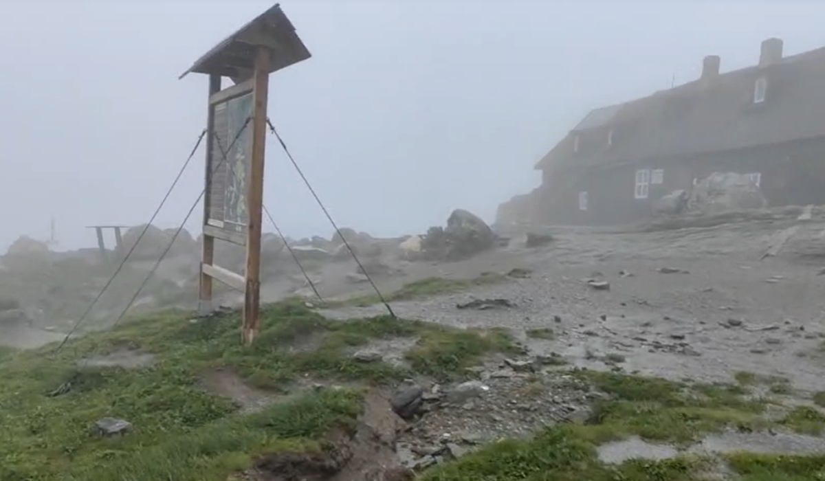 A nins la munte în toiul verii! Anunțul îngrijorător făcut de meteorologii ANM