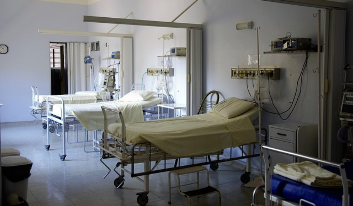 Condiții horror la Spitalul de Urgență din Pitești. Ce s-a descoperit în salonul unde erau ținute mamele