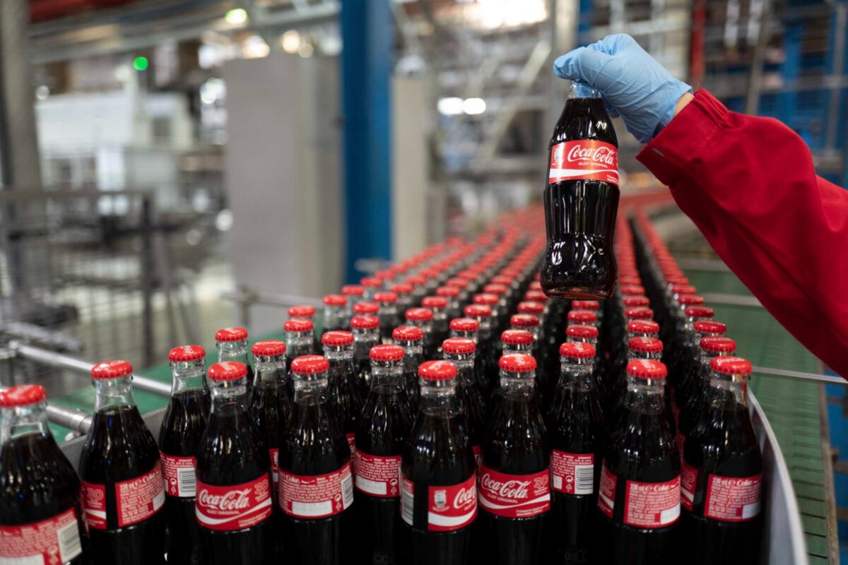 Șeful Coca Cola, anunț îngrijorător despre clienții din România. Reprezentantul companiei americane explică scăderea consumului în țara noastră