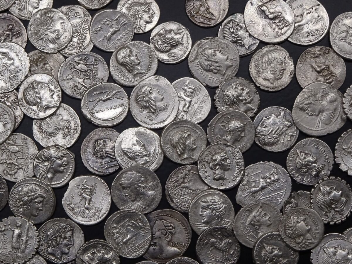 Cu cât se vinde, la o casă de licitație din România, o monedă dacică, veche de 2200 de ani. Suma de pornire e un chilipir pentru pasionați