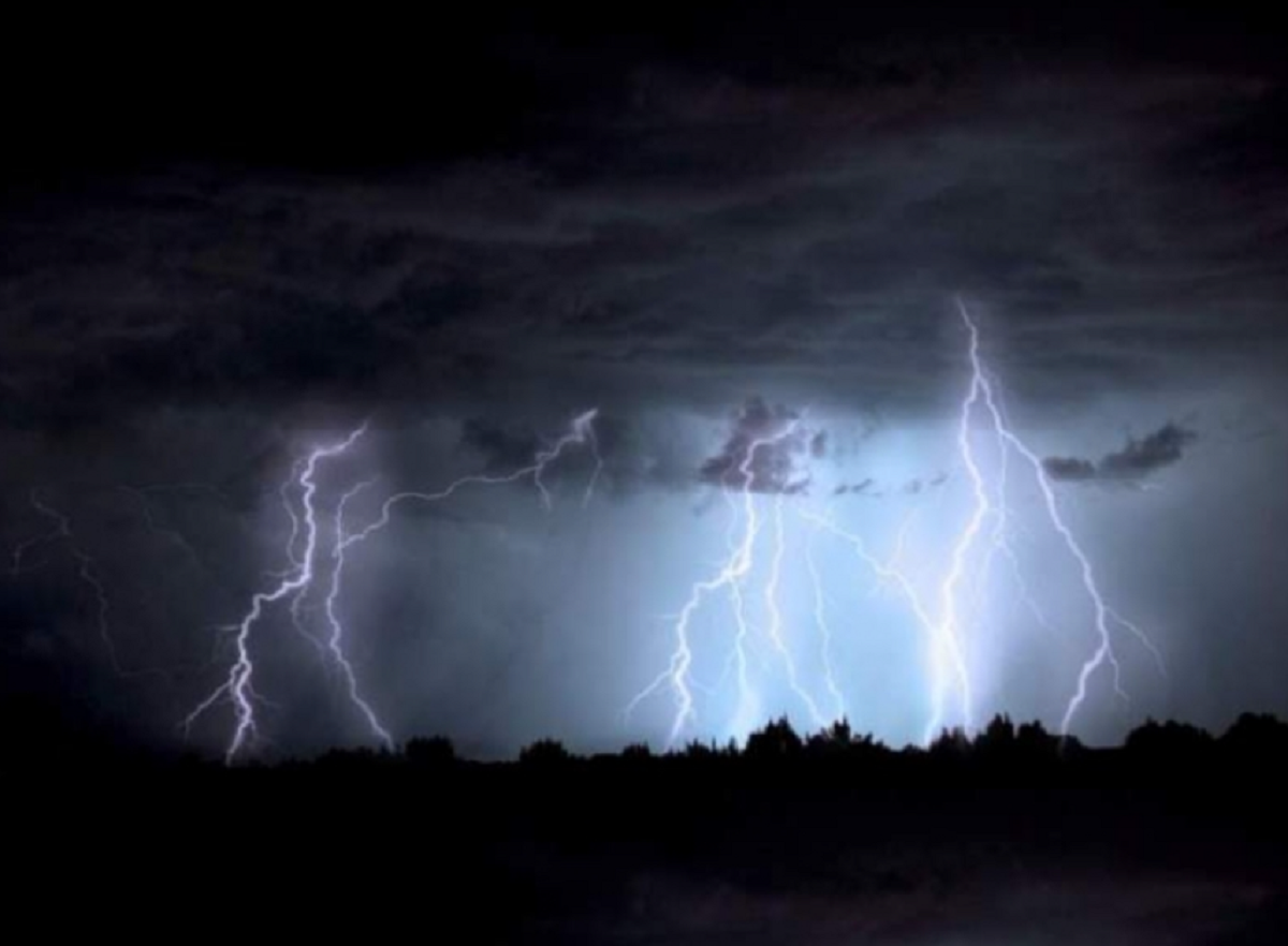 Imagine Stire Cod violet de vreme rea! Natura o ia razna, se anunță furtuni supercelulare pe o suprafață uriașă din Germania | 2review.ro