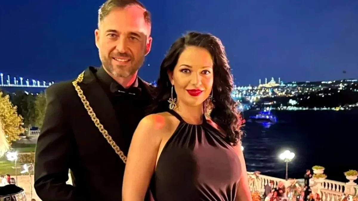 Imagine Stire Ce făceau noaptea, în pat, Deea și Dinu Maxer. Cântărețul a dat detalii incredibile despre viața intimă a cuplului | 2review.ro