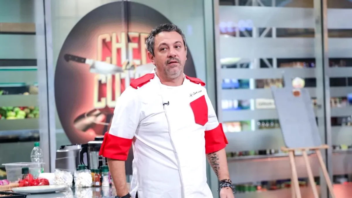 Imagine Stire Sorin Bontea, pus la zid după gestul pe care l-a făcut în fața lui Cătălin Scărlătescu și a lui Florin Dumitrescu. Comportamentul chef-ului a stârnit revoltă: „Rușine!” | 2review.ro