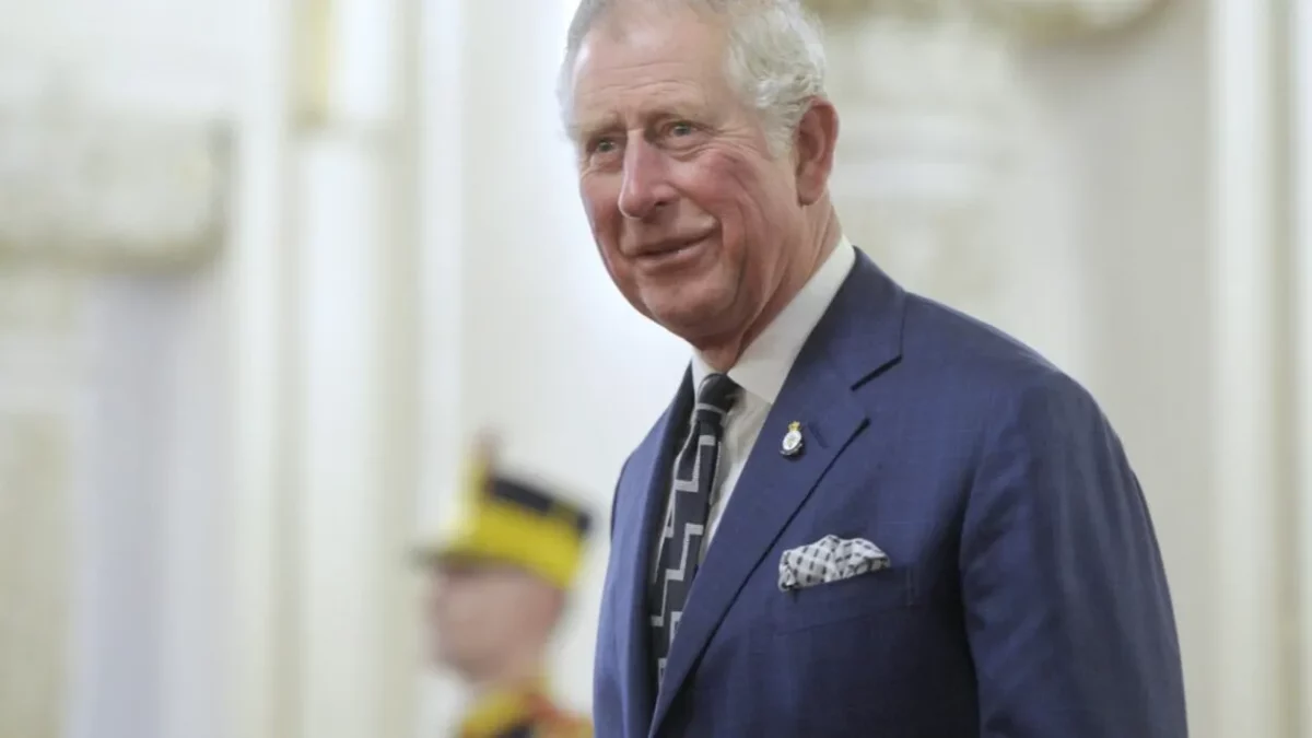 Imagine Stire Angela, iubita secretă a Regelui Charles, a fost secretara tatălui său. Cine e femeia care l-a cucerit pe monarhul Marii Britanii | 2review.ro