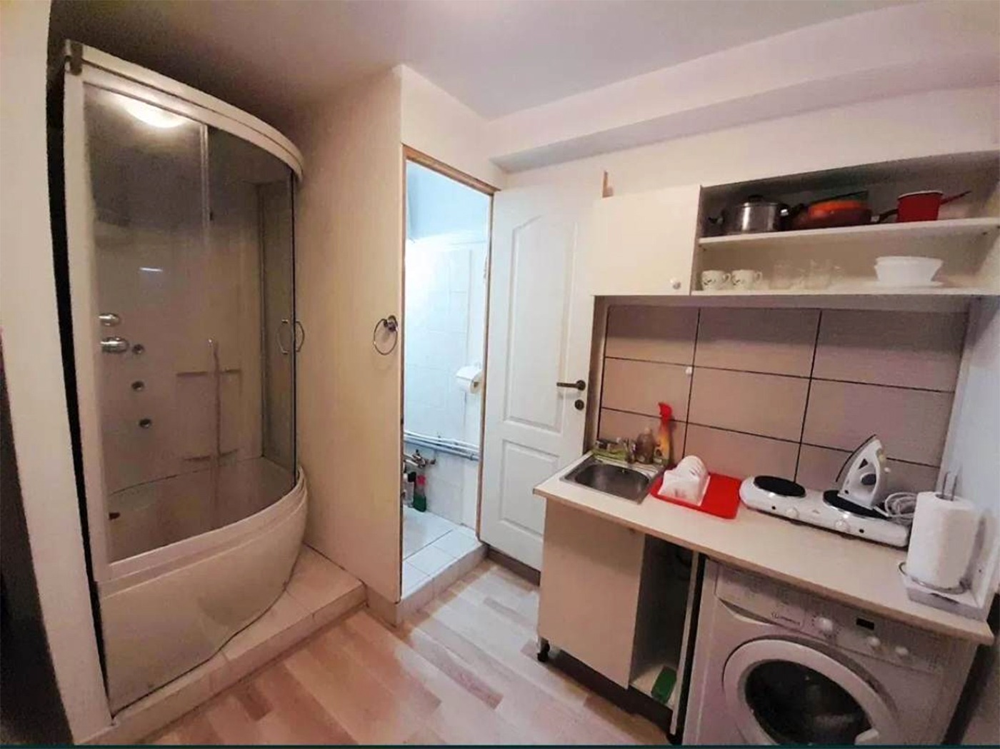 O garsonieră de 11mp din Cluj-Napoca este oferită spre închiriere