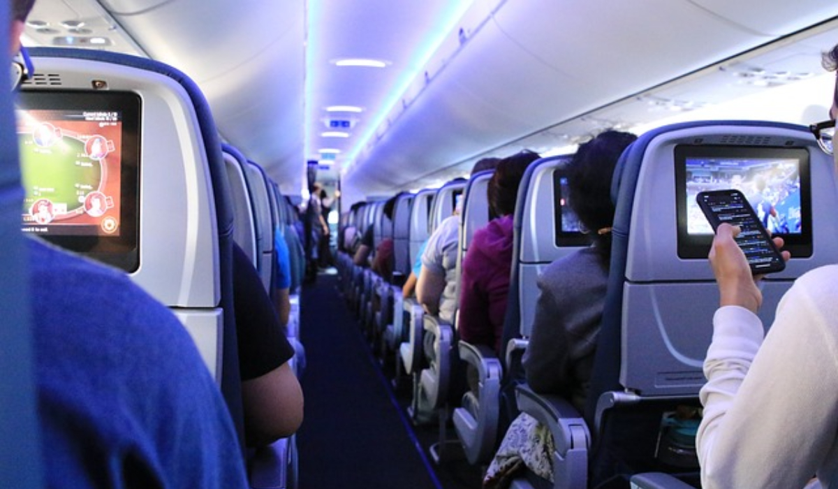 Imagine Stire Turiștii care mergeau în Rodos au avut parte de un șoc în avion. Pilotul i-a invitat să coboare și le-a spus că au avut o idee proastă | 2review.ro