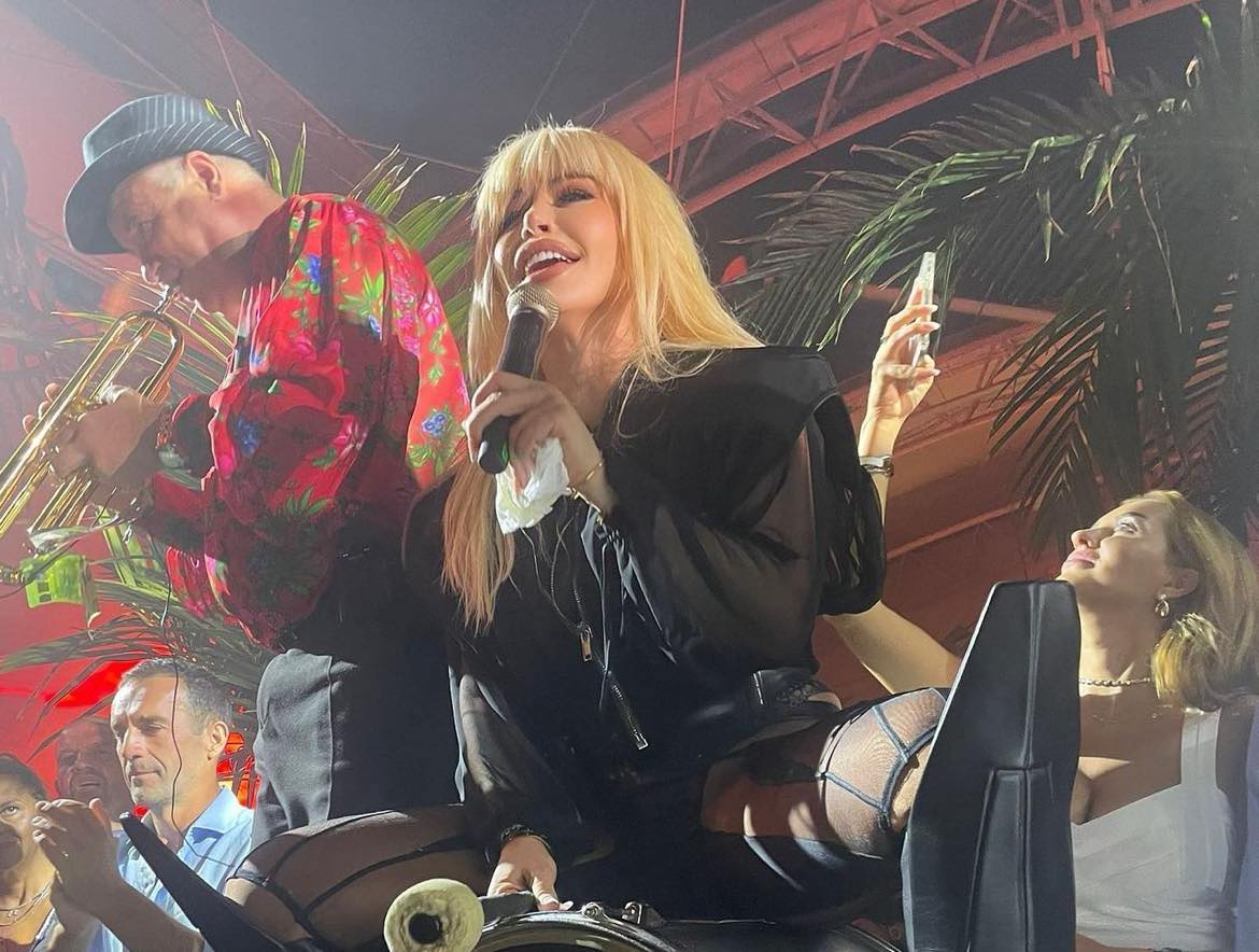 Imagine Stire Cum a fost umilită Loredana Groza de autoritățile din SUA. Cântăreața a trăit unul dintre cele mai revoltătoare momente din cariera sa în urmă patru ani | 2review.ro