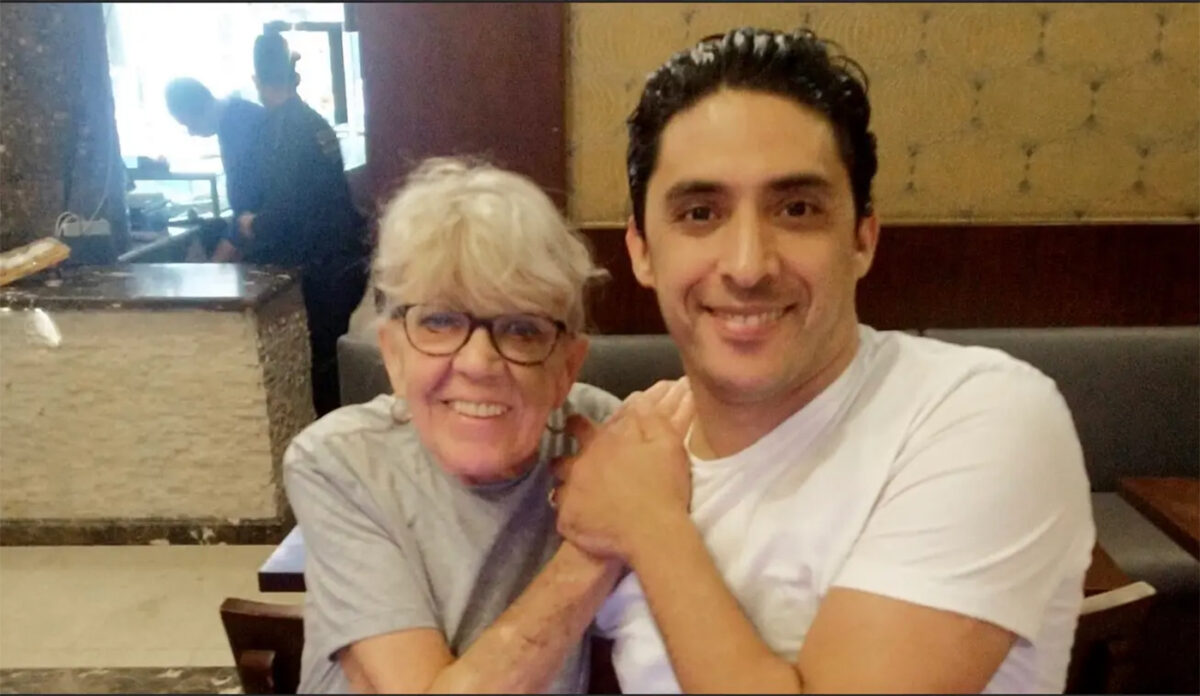 Imagine Stire În 2021, pensionara Iris (82 ani) s-a măritat cu Mohamed (36 ani), după ce se cuplaseră pe Facebook. Ce s-a întâmplat acum, după 2 ani de căsnicie | 2review.ro