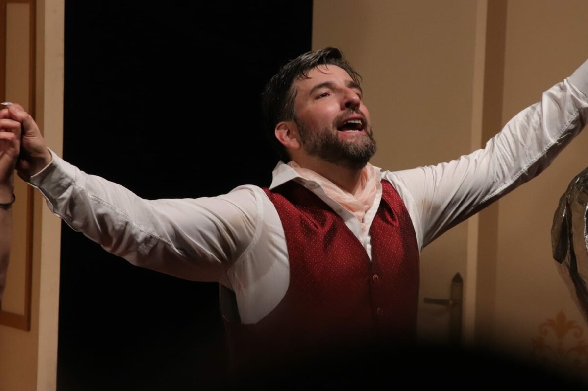Imagine Stire Silviu Biriș, actorul român care a renunțat la călugărie, și-a făcut iubită. „Sunt foarte îndrăgostit” | 2review.ro