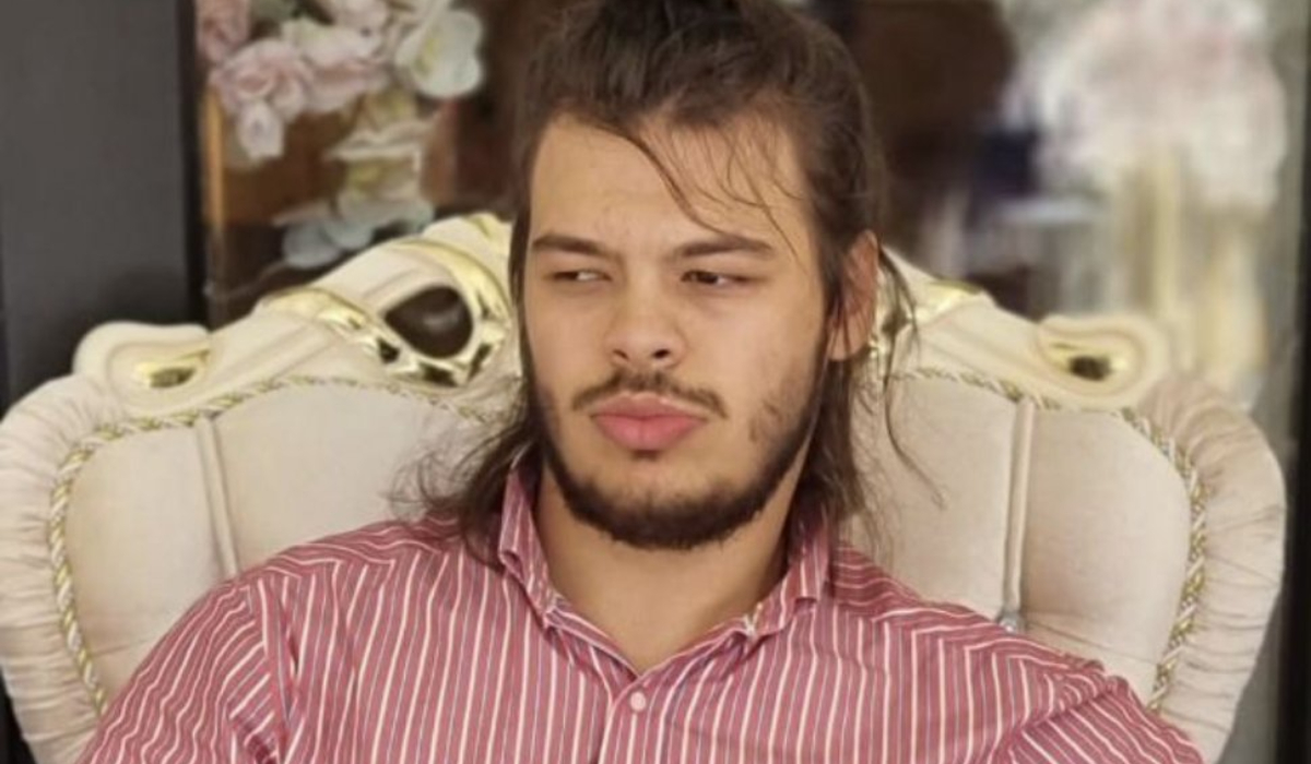Carol, tânărul de 23 de ani, care ne dă tuturor o lecție de viață. A terminat Dreptul cu nota 10, deși nu-și poate folosi mâinile și picioarele