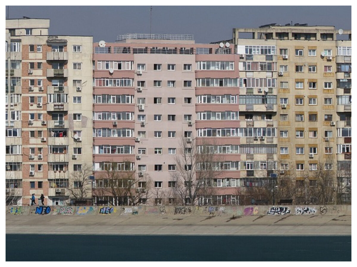 Imagine Stire Țeapa pe care o iau mulți chiriași din România când semnează actele cu proprietarii. La ce trebuie să fie atenți clienții | 2review.ro