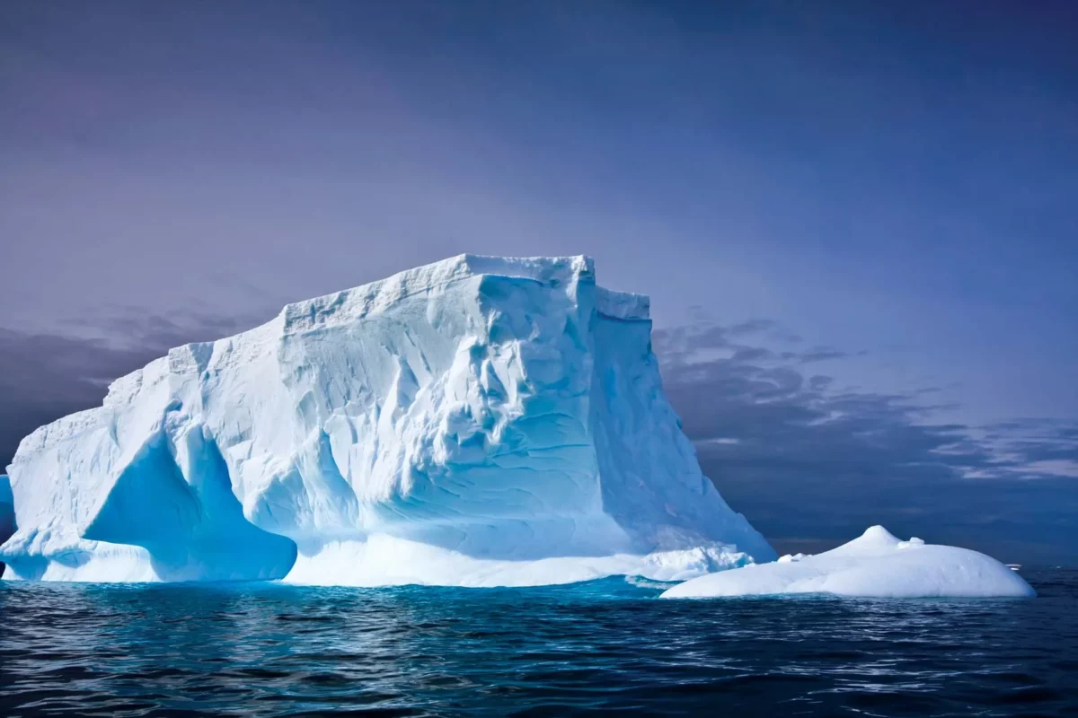 Fenomenul care îngrijorează oamenii de știință! Antarctica a rămas fără o bucată de gheață de mărimea Argentinei