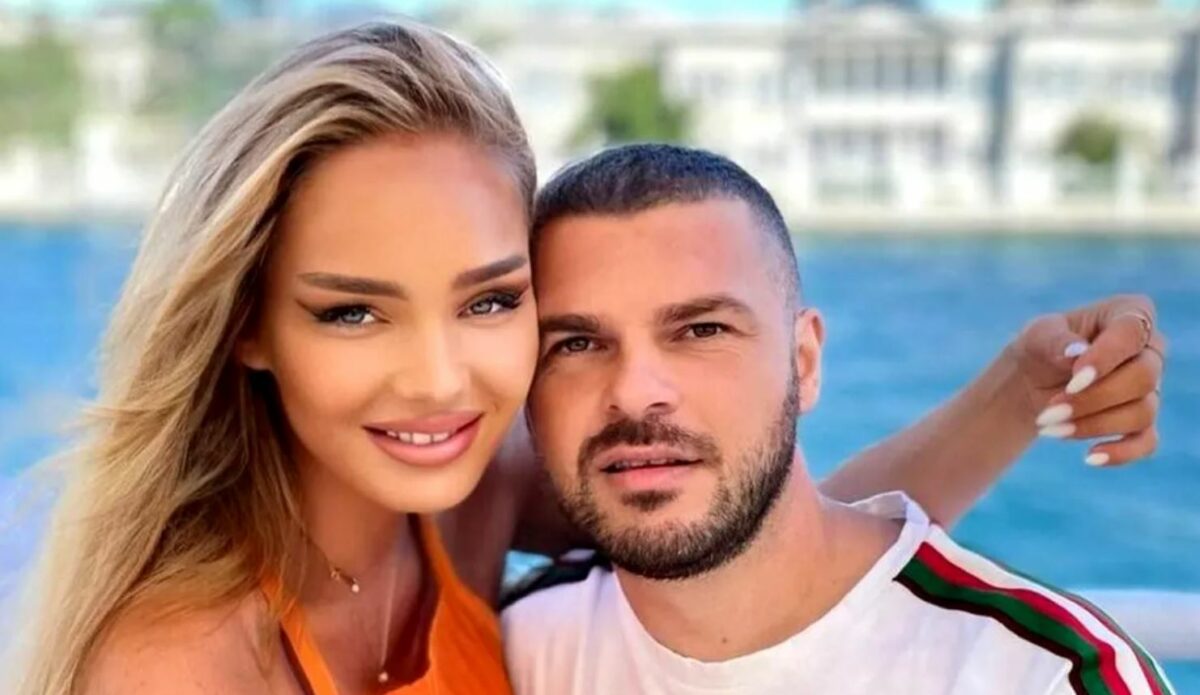 Imagine Stire Mesajul halucinant primit de Maria Constantin de la o femeie, la scurt timp după ce s-a căsătorit cu Robert Stoica: ”Sper să nu profite de tine” | 2review.ro