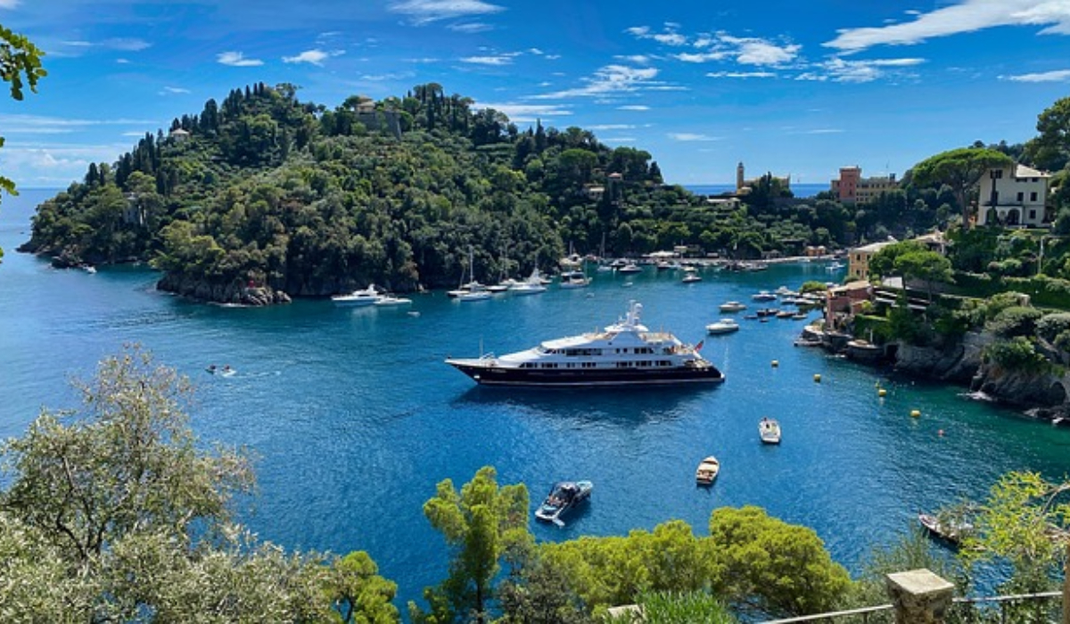 Cât a plătit un român pentru două șezlonguri pe o plajă din Portofino. Suma nu e pentru orice buzunar: „Am înghițit în sec”