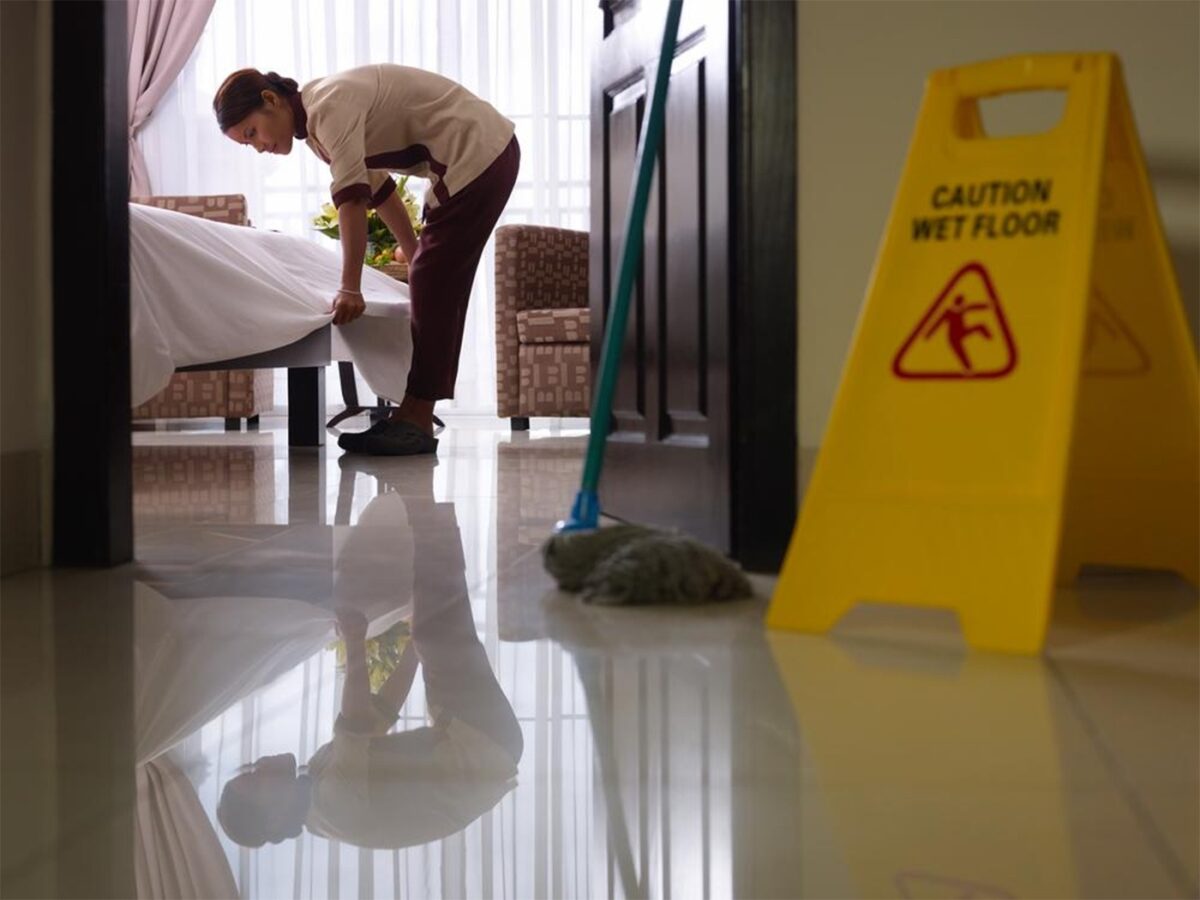 De ce nu este bine să folosești paharele din hoteluri. Mărturisirea șocantă a unei cameriste