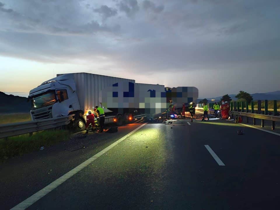 Accident tragic pe autostrada A1! Două TIR-uri de transport colete s-au ciocnit, iar un tânăr de 23 de ani și-a pierdut viața 